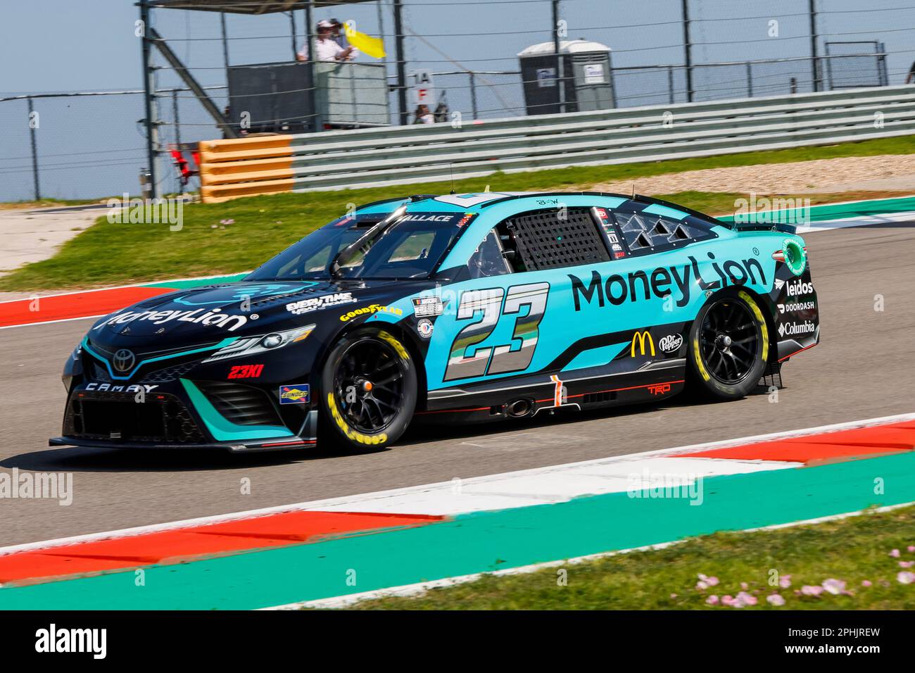 AUSTIN, TX - MARCH 26: Bubba Wallace (#23 23XI Racing MoneyLion Toyota) drives towards turn 2 during a caution in the NASCAR Cup Series EchoPark Automotive Grand Prix on March 26, 2023 at the Circuit of the Americas in Austin, Texas. (Photo by Matthew Pearce/Icon Sportswire) (Icon Sportswire via AP Images) Banque D'Images