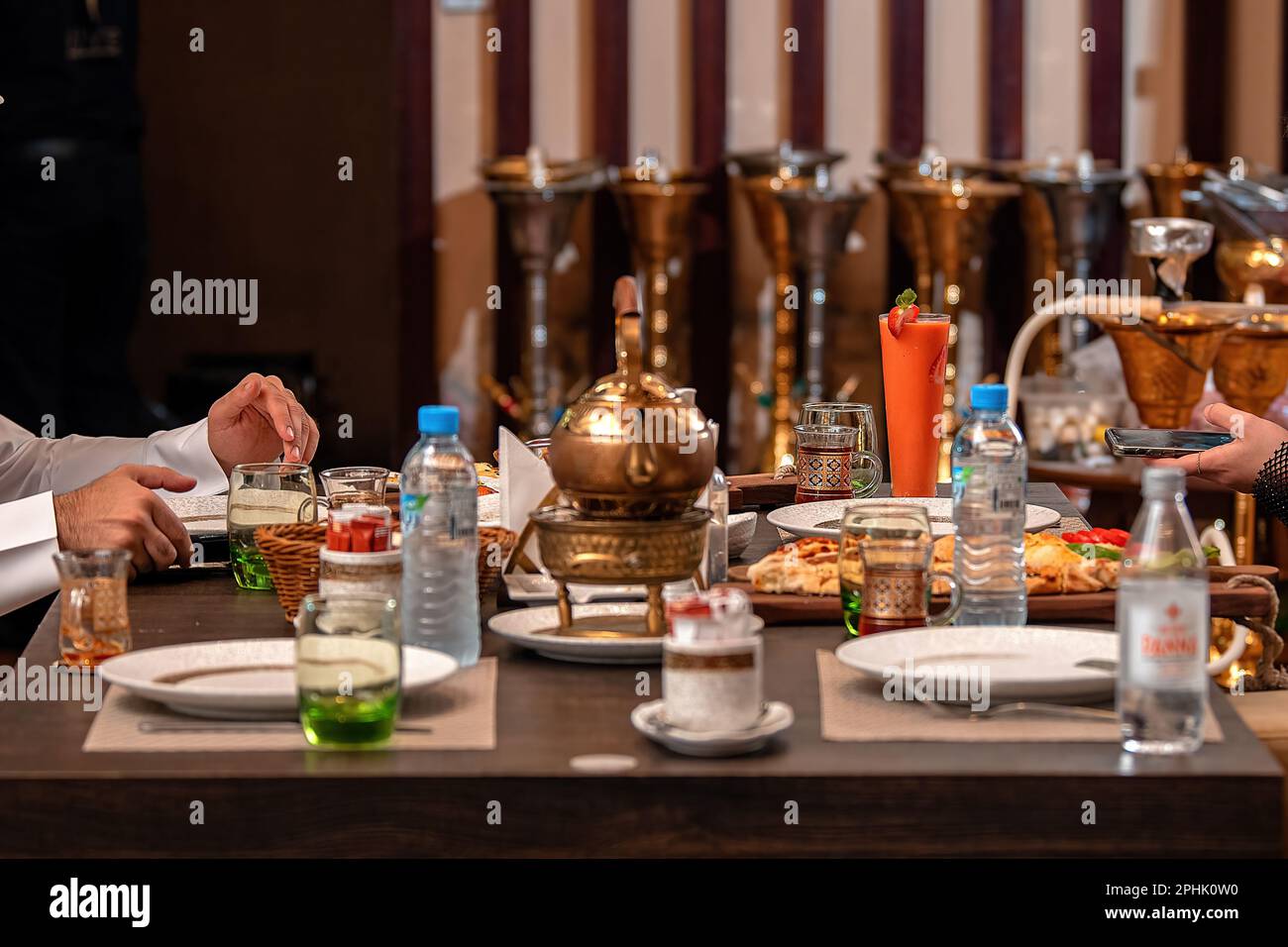 Émirats arabes Unis, Dubaï - 24 mars 2023 : iftar ou Suhoor servi dans le ramadan Banque D'Images