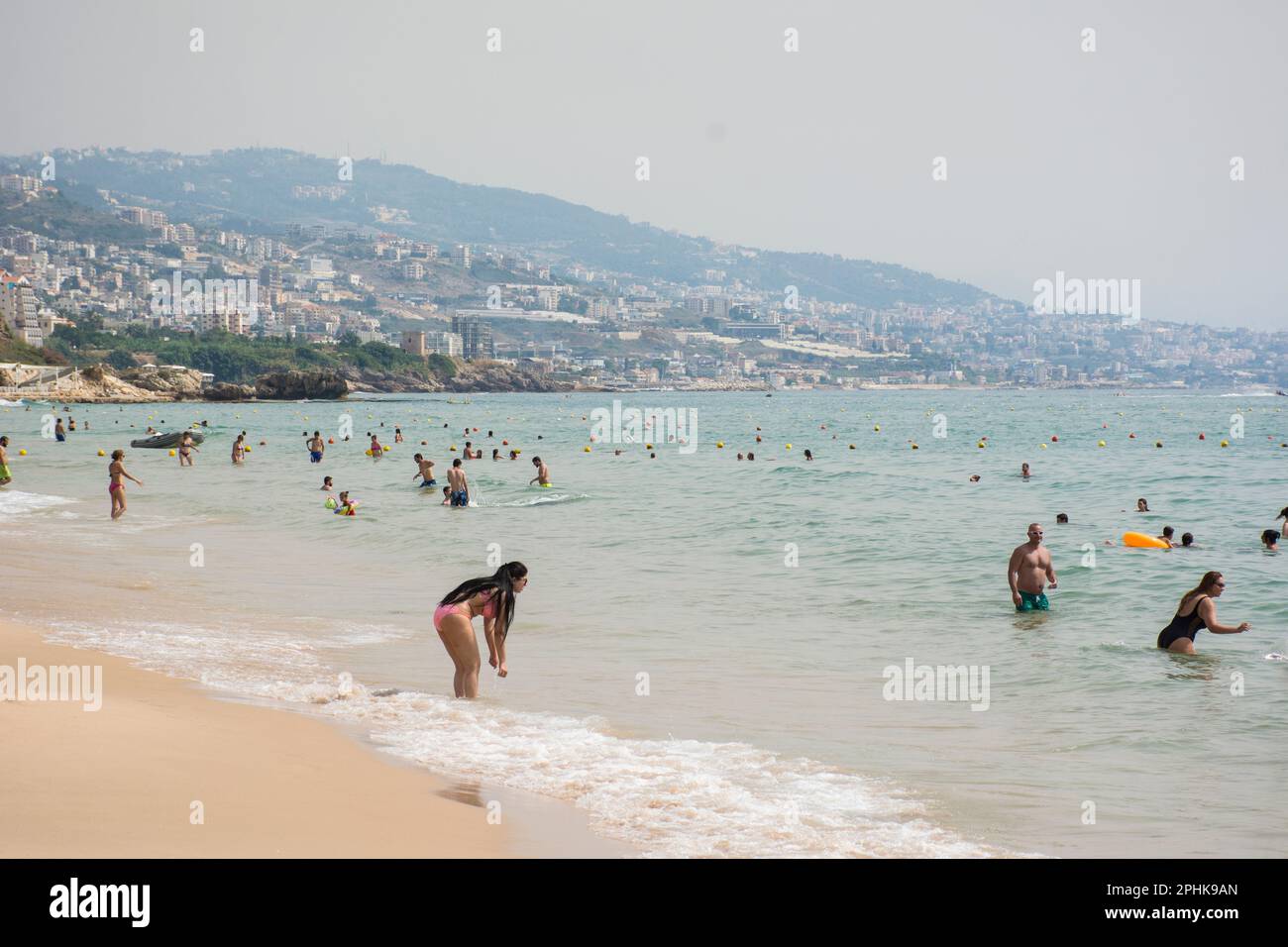 Les gens sur la plage Jounieh Liban Banque D'Images