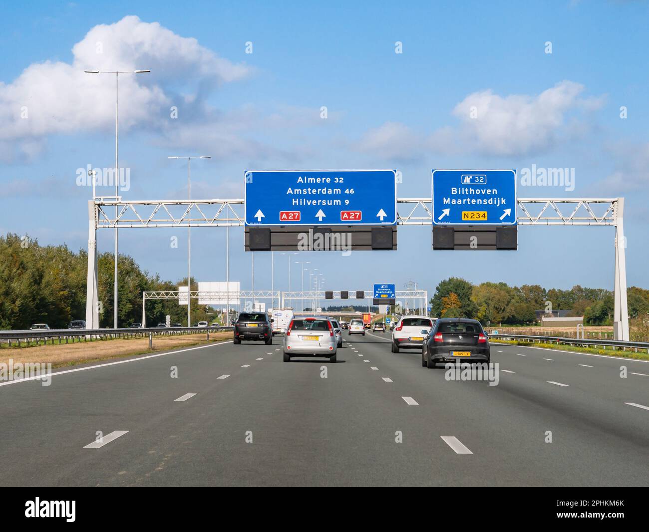 Informations sur le trafic et les itinéraires sur le pont suspendu, autoroute A27 entre Utrecht et Hilversum, pays-Bas Banque D'Images