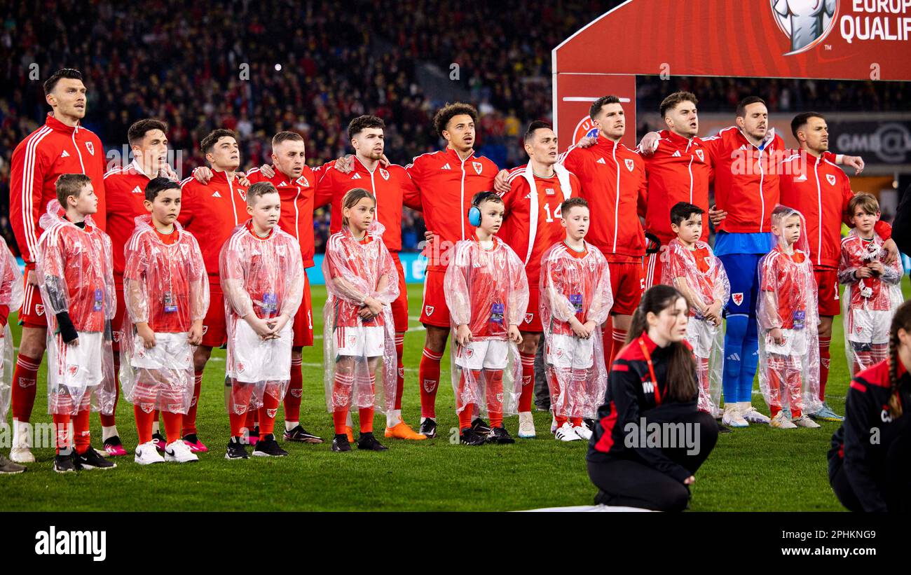 Cardiff, Royaume-Uni. 28/03/2023. Pays de Galles pour l'hymne national. Le pays de Galles contre la Lettonie dans un qualificateur de L'UEFA EURO 2024 au stade de Cardiff le 28th mars 2023. Crédit : Lewis Mitchell/Alay Live News Banque D'Images