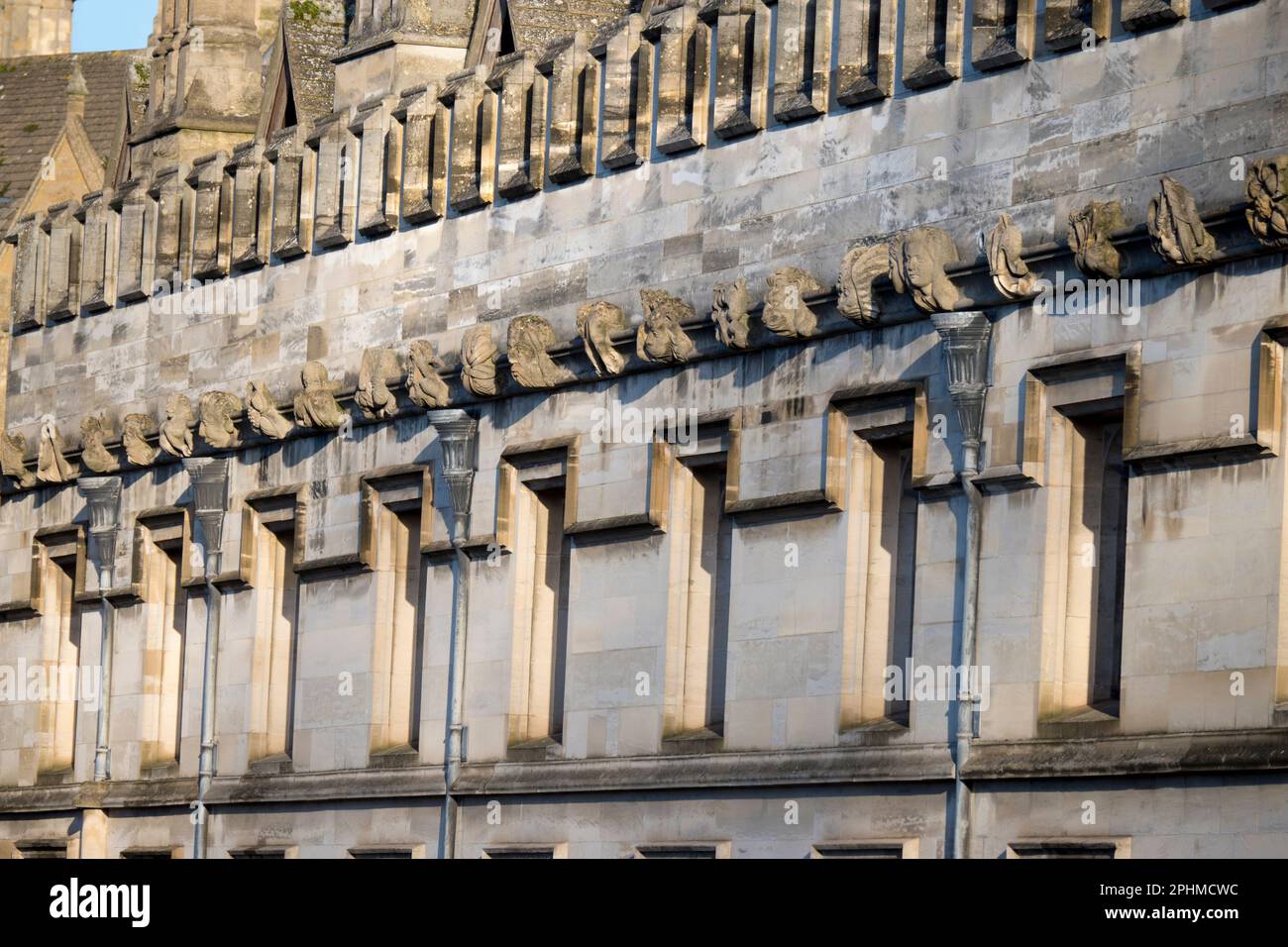 Chaque Oxford College, y compris Magdalen, est représenté ici, possède sa propre famille de gargouilles originales et imaginatives ; depuis des siècles, elles ont été KE Banque D'Images