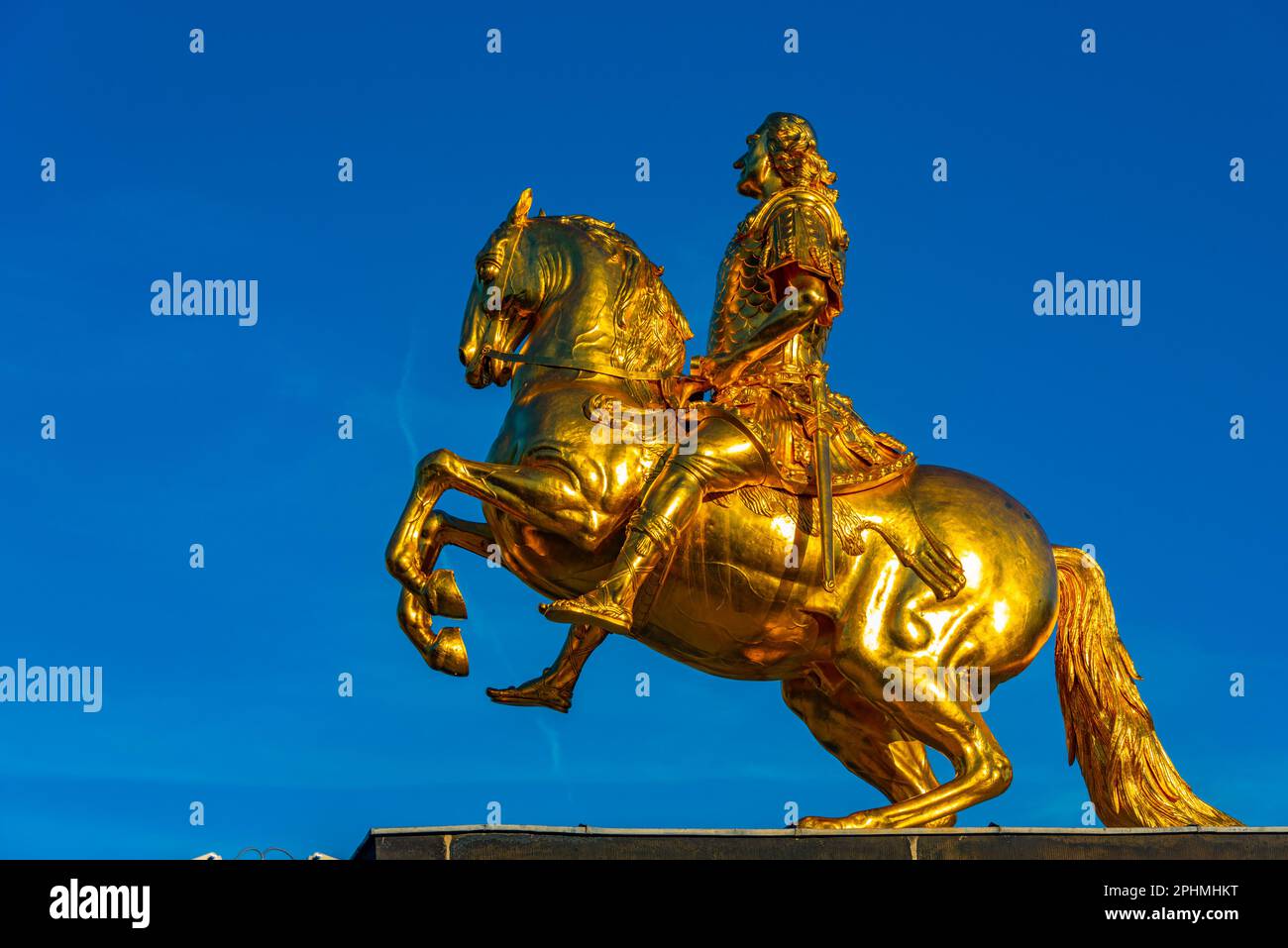 Statue de Goldene Reiter dans la ville allemande de Dresde. Banque D'Images