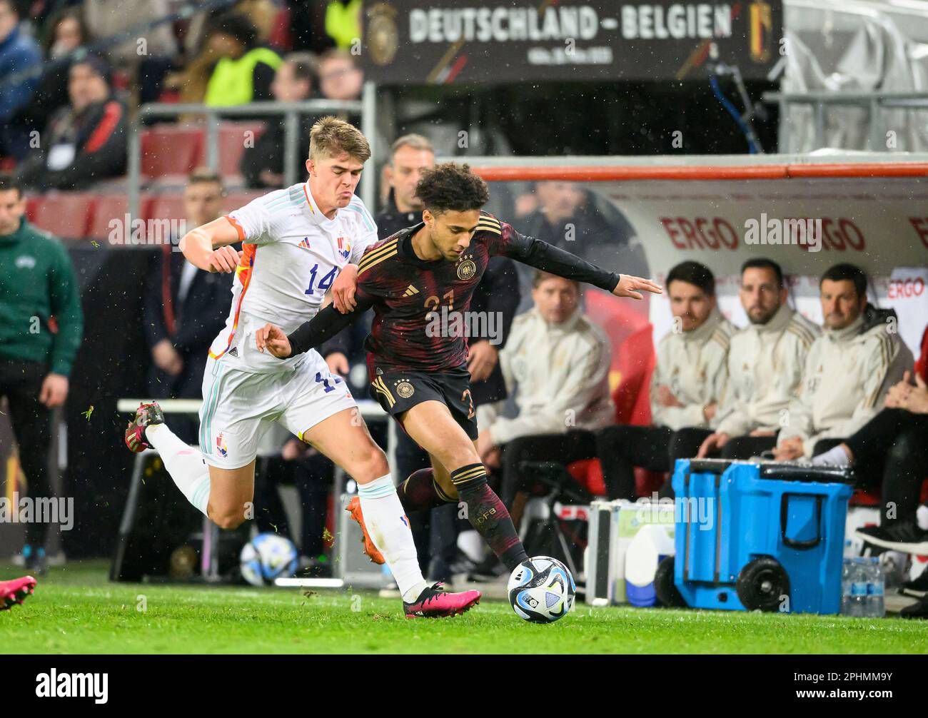 De gauche à droite Charles DE KETELAERE (bel), Kevin SCHADE (GER), action, duels, football Laenderspiel, Friendly Match, Allemagne (GER) - Belgique (bel) 2: 3, on 28 mars 2023 à Koeln/Allemagne. Banque D'Images