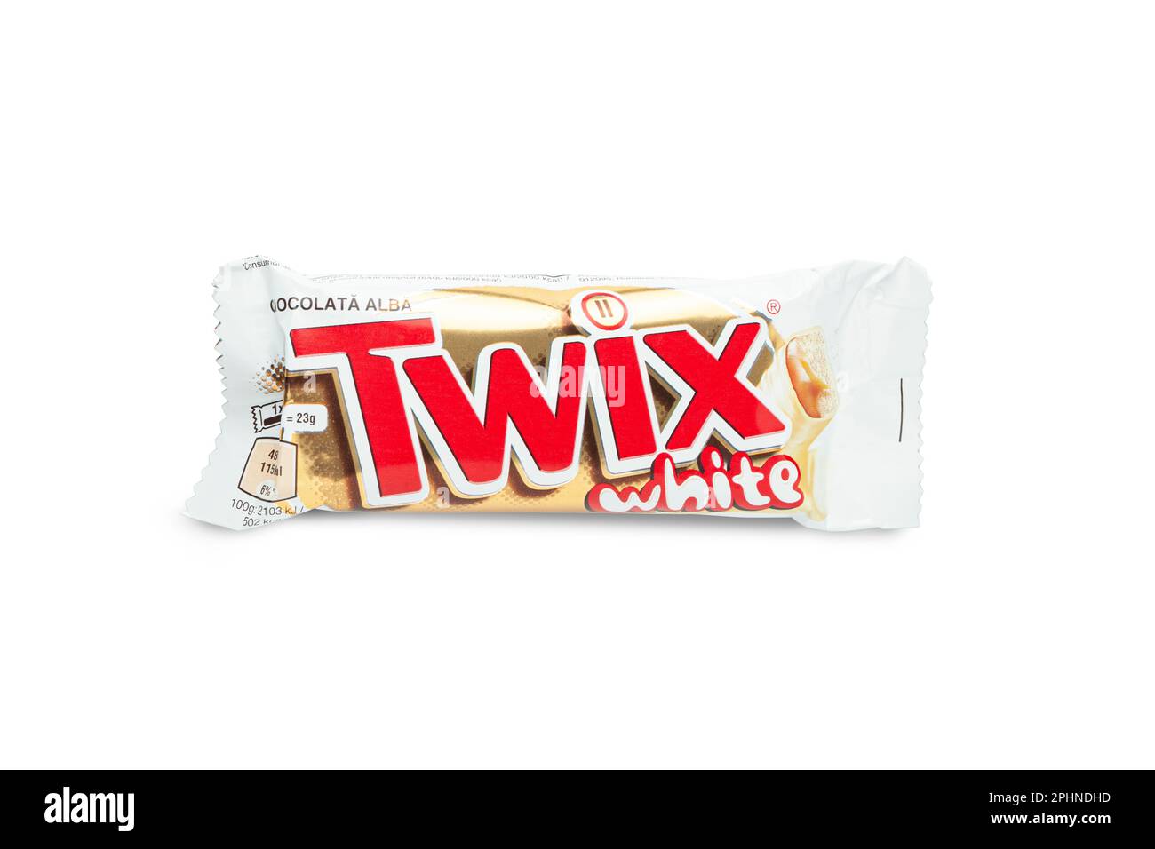 CHISINAU, MOLDOVA - 12 MARS 2023 : barre de chocolat blanc Twix caramel sablé isolée sur fond blanc. Twix est une marque de société américaine. Avec Banque D'Images