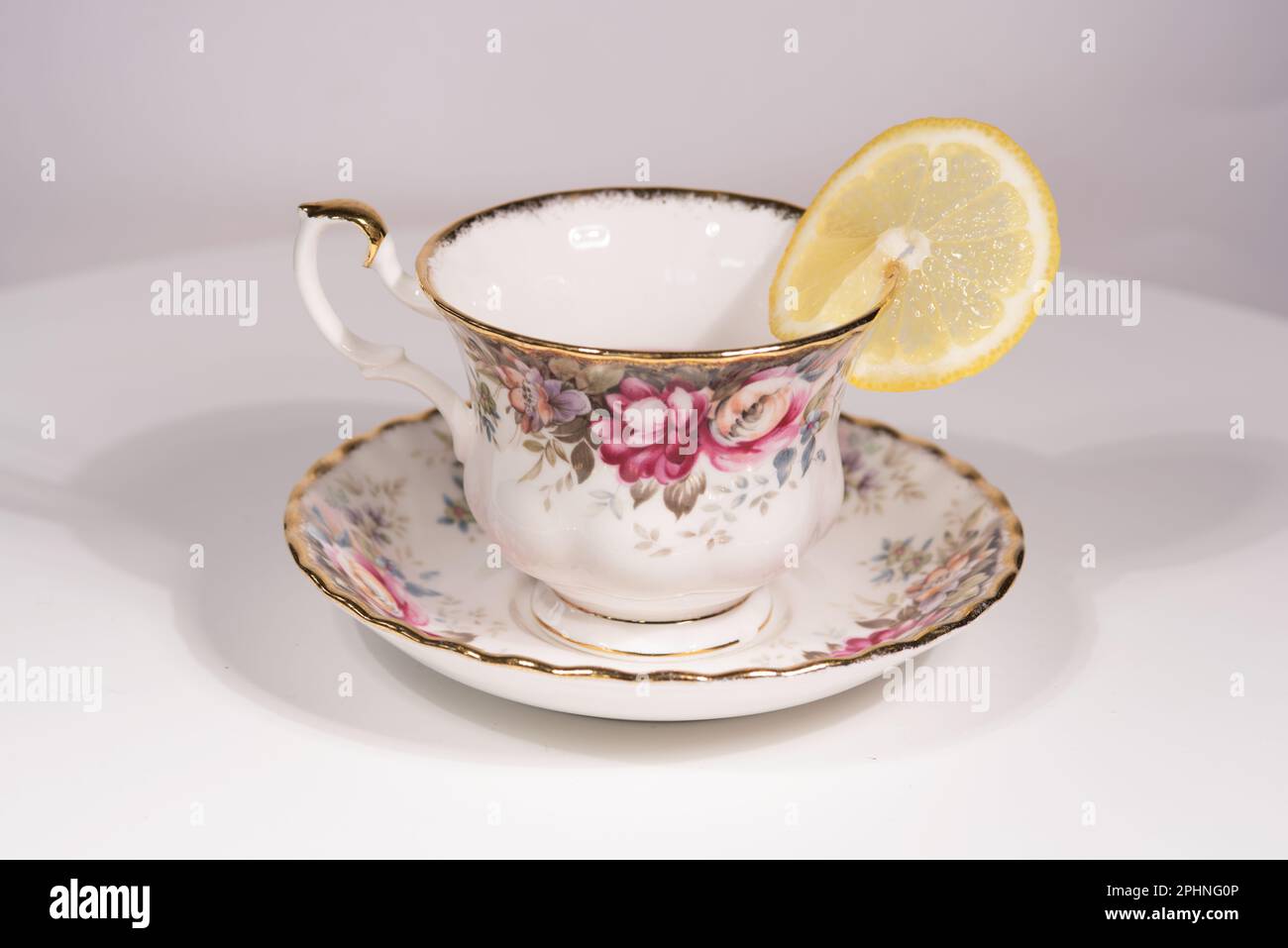 una tazza di la molto elegante, il thè delle grandi occasioni, bellissima tazza decorata Banque D'Images