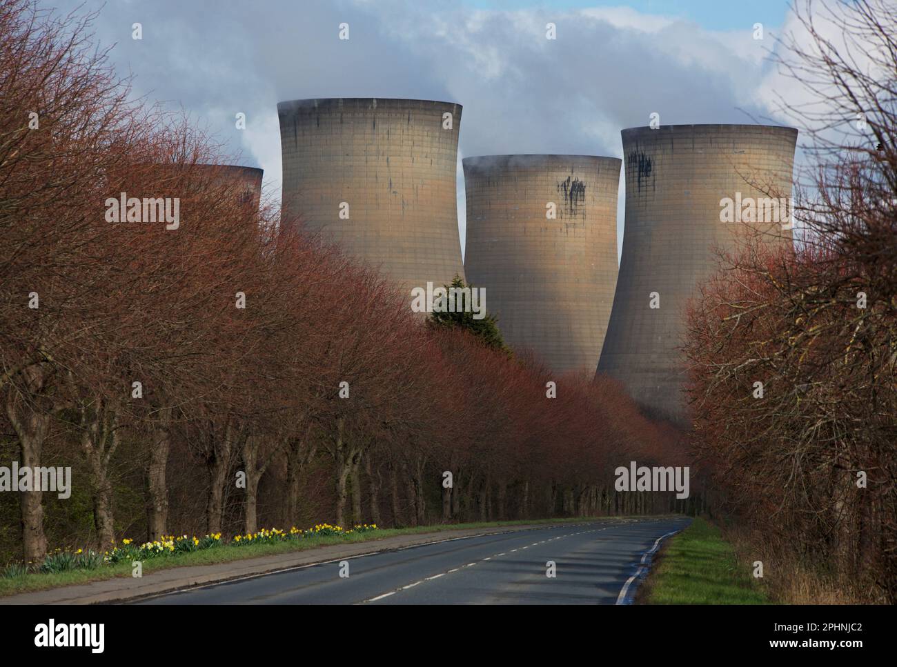 La route menant à la centrale électrique de Drax, North Yorkshire, Angleterre, Royaume-Uni Banque D'Images