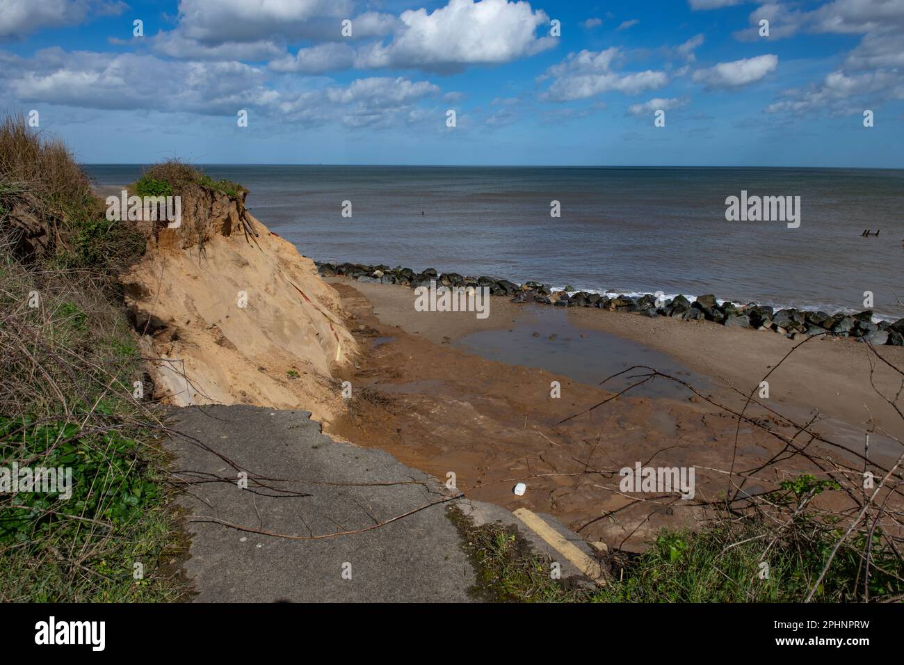 Érosion côtière Happisburgh Norfolk England March 2023 Happisburgh est devenu un site d'importance archéologique nationale en 2010, lorsque les outils à silex ont plus de 8 ans Banque D'Images