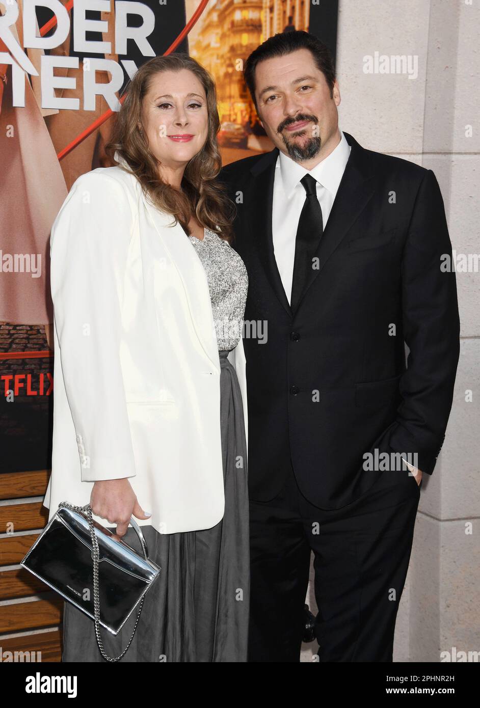 Los Angeles, Californie, États-Unis. 28th mars 2023. (G-D) Amber Freeman et James Vanderbilt assistent à la première à Los Angeles du "mystère 2" de Netflix au Regency Village Theatre sur 28 mars 2023 à Los Angeles, en Californie. Crédit : Jeffrey Mayer/JTM photos/Media Punch/Alay Live News Banque D'Images
