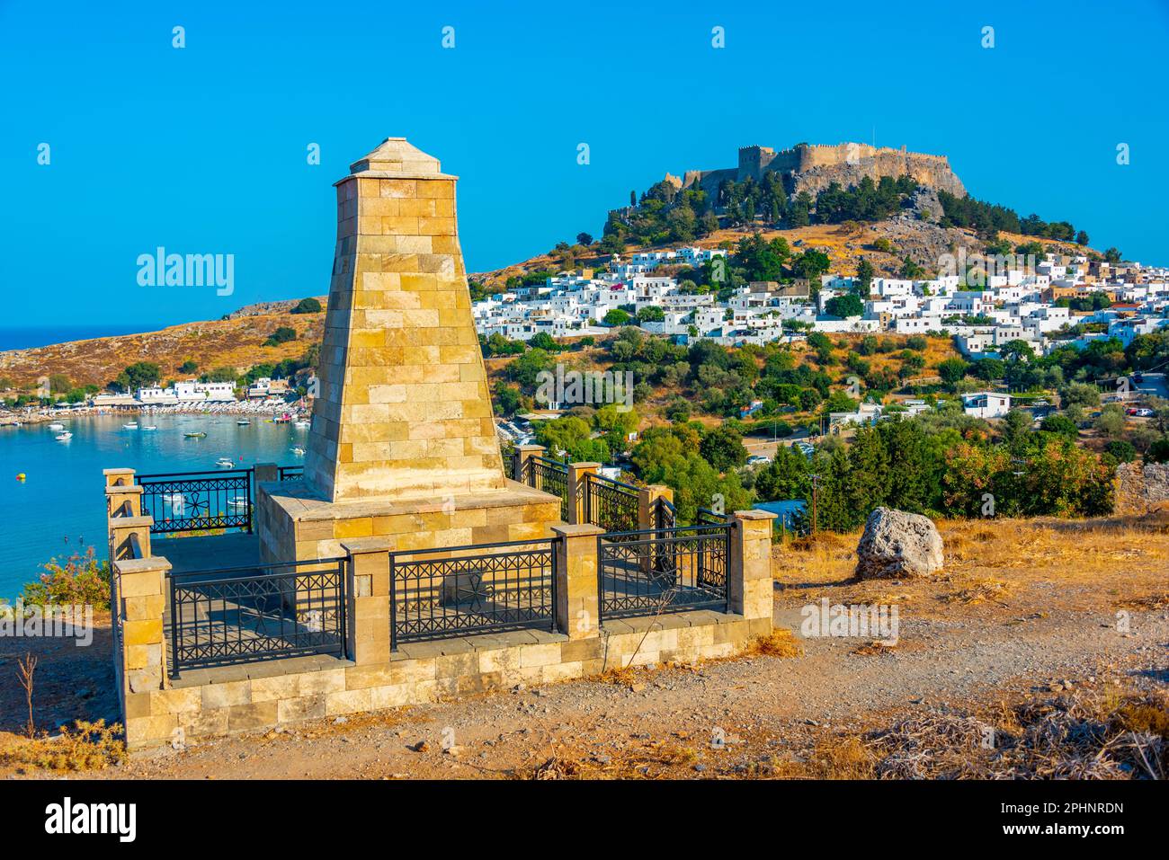 Rodos Monuments Monument de Ioannis Zigdis et Acropole de Lindos à Rhodes, Grèce Photo ...