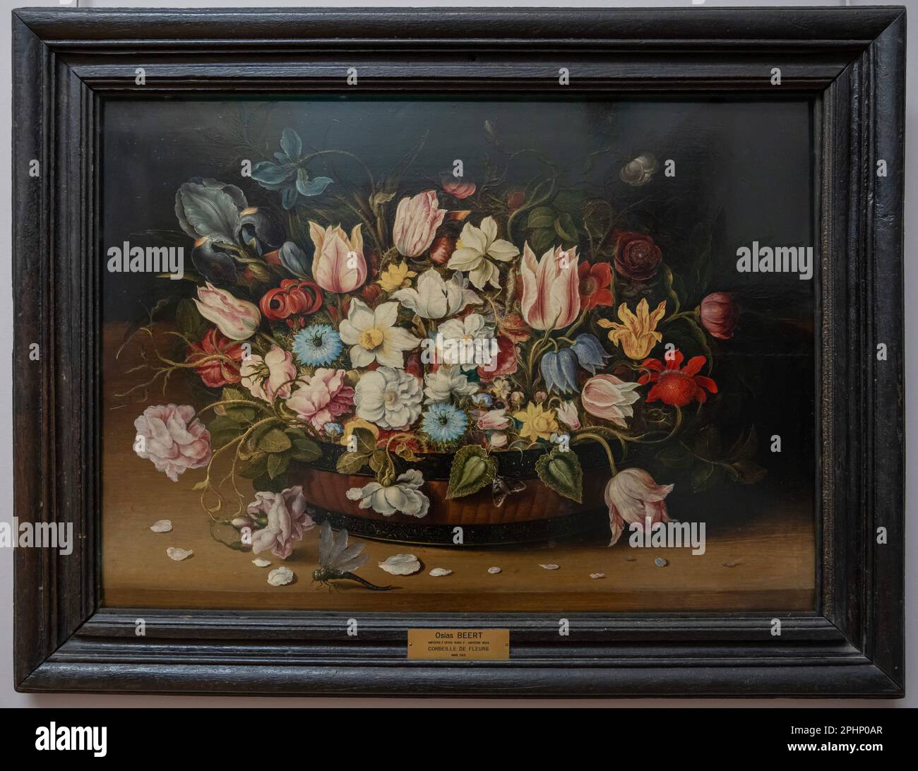 Paris, France - 02 19 2023 : Musée du Louvre. Panier de fleurs peint par Osias Beert Banque D'Images