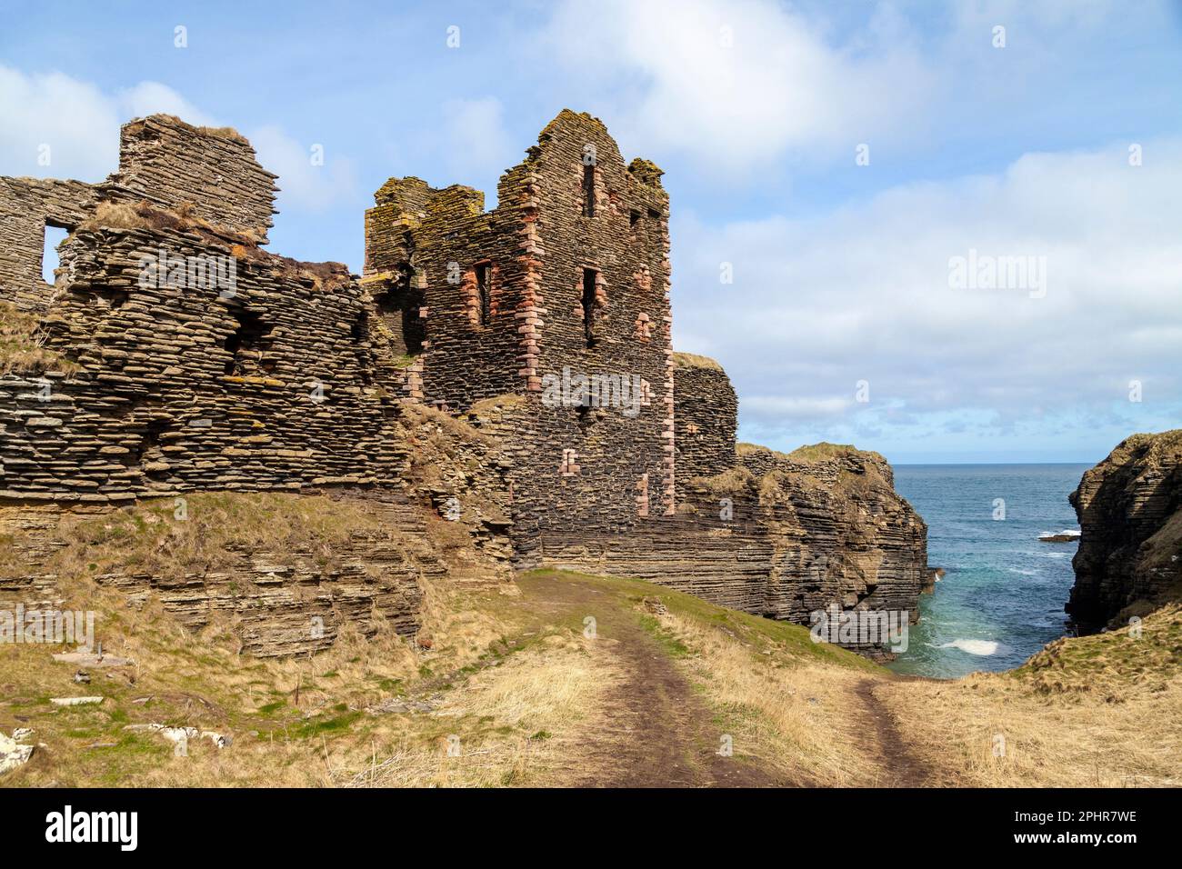 Le château Sinclair Girnigoe est situé à environ 3 miles au nord de Wick sur la côte est de Caithness, en Écosse Banque D'Images
