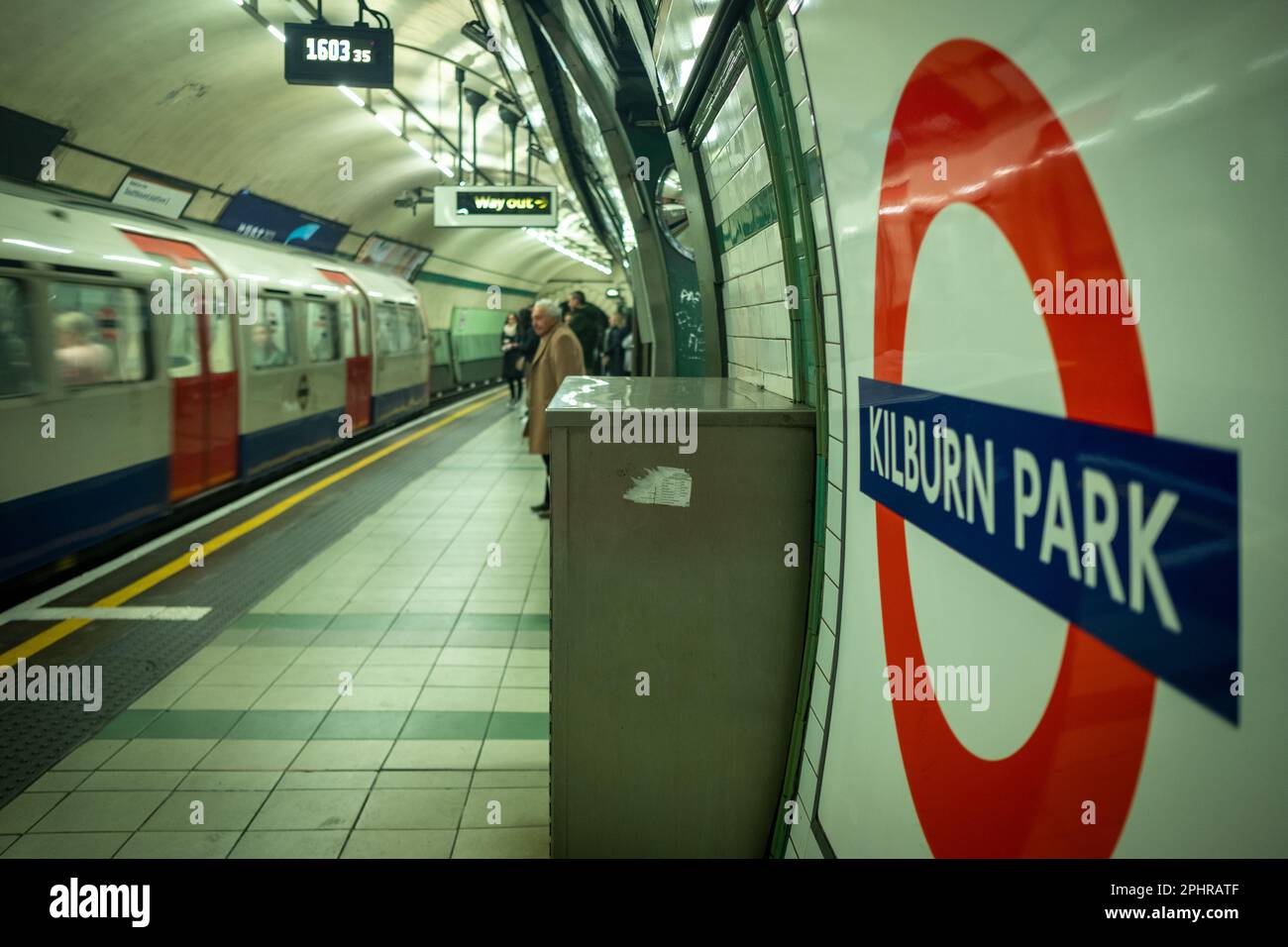 Londres - 2023 janvier : station de métro Kilburn Park sur la ligne Bakerloo dans le nord-ouest de Londres Banque D'Images