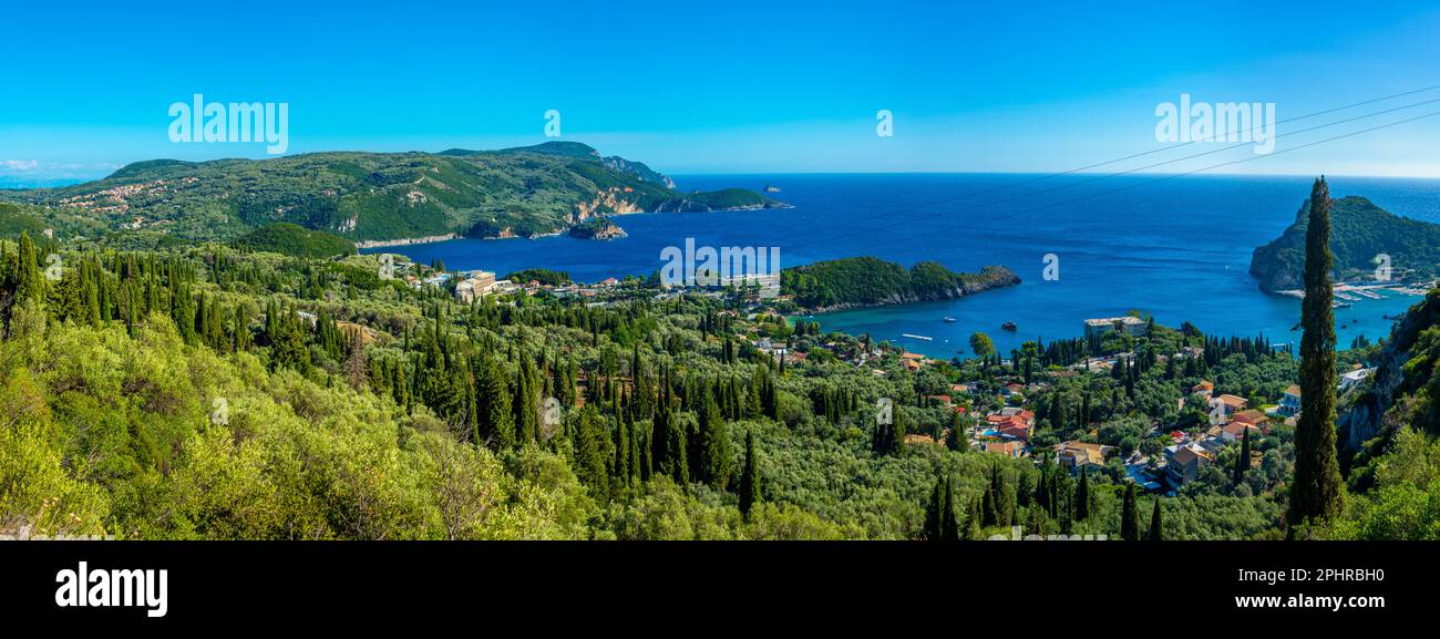 Vue panoramique sur la côte de Paleokastritsa sur l'île grecque de Corfou. Banque D'Images