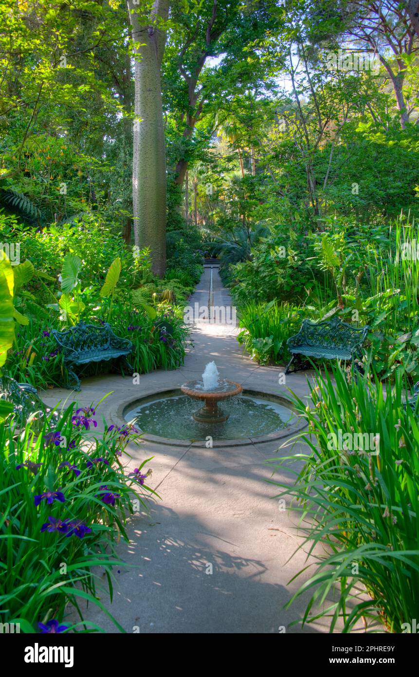 Fontaine des jardins de Giardini la Mortella à Ischia, Italie. Banque D'Images