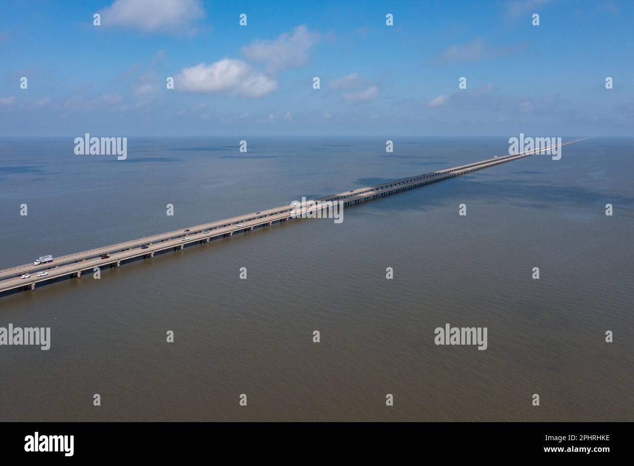 Vue panoramique sur le lac Pontchartrain Causeway, un pont de 24 km de long à la Nouvelle-Orléans, Louisiane, États-Unis Banque D'Images