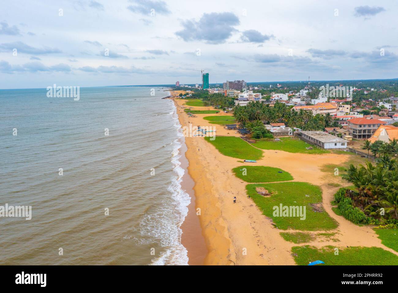 Vue aérienne de la plage de Negombo au Sri Lanka. Banque D'Images