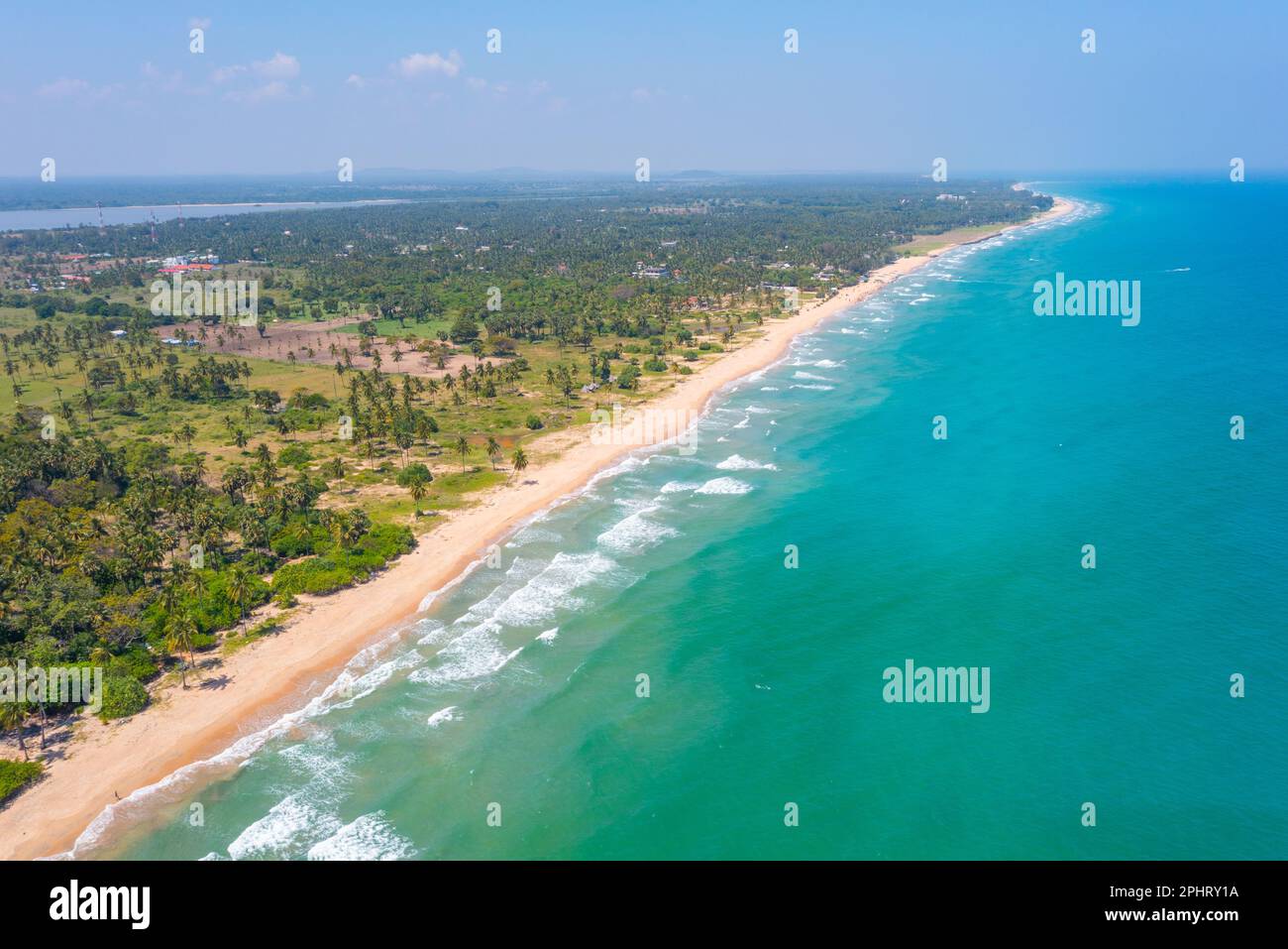 Vue aérienne de la plage de Nilaveli au Sri Lanka. Banque D'Images