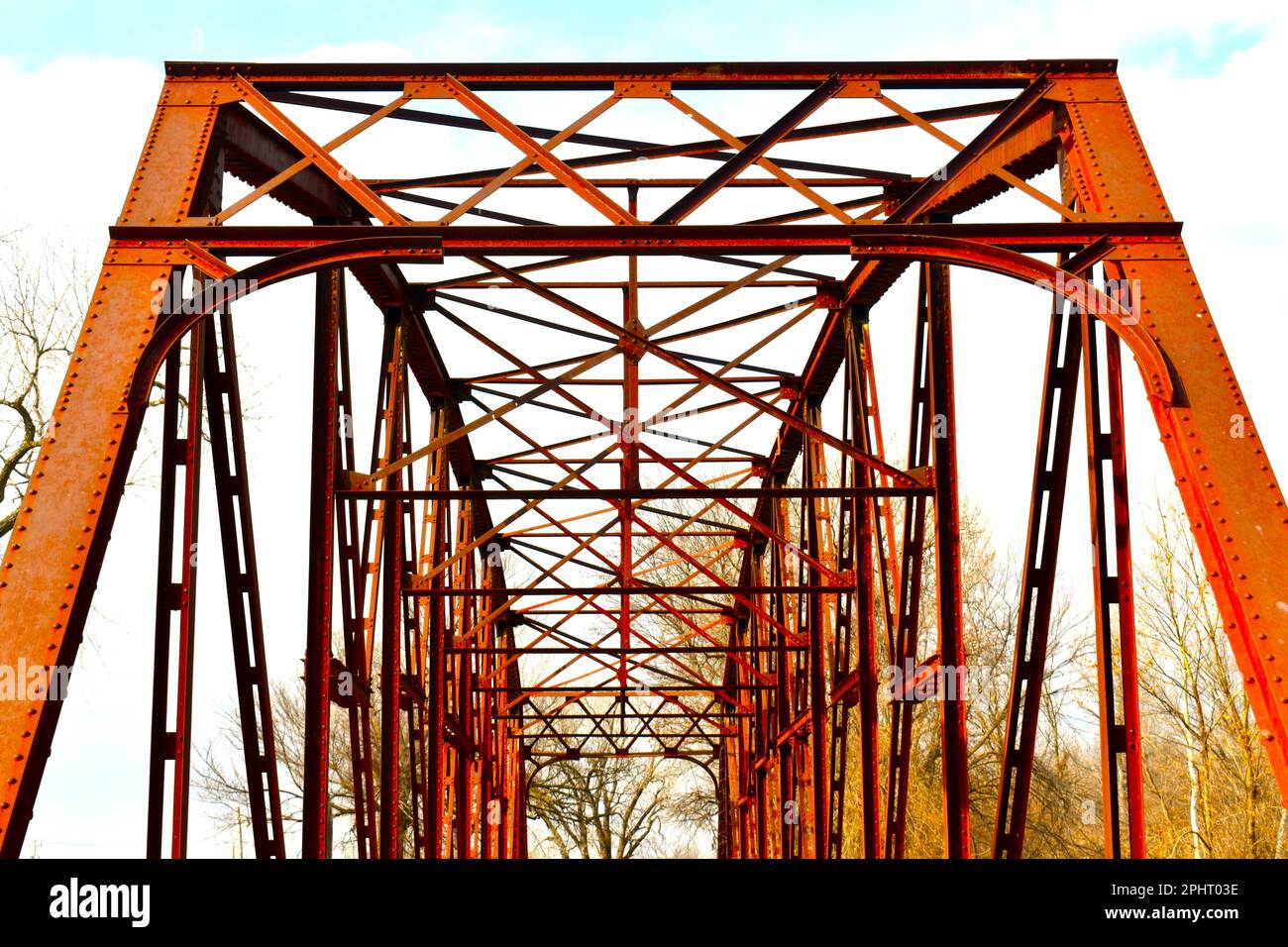 Grand Bridge au-dessus de la rivière Neosho (alias Grand) à fort Gibson, Oklahoma, OK, États-Unis, États-Unis, ÉTATS-UNIS. Vue sur le ciel à travers le haut du pont Banque D'Images