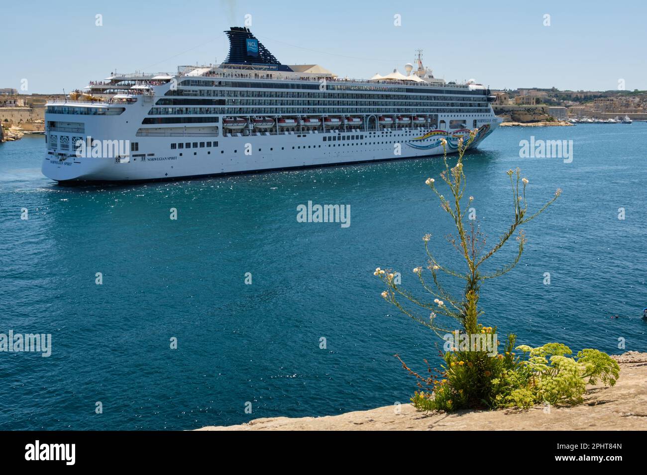 Navire de croisière Norwegian Spirit à fort Ricasoli - Valette, Malte Banque D'Images