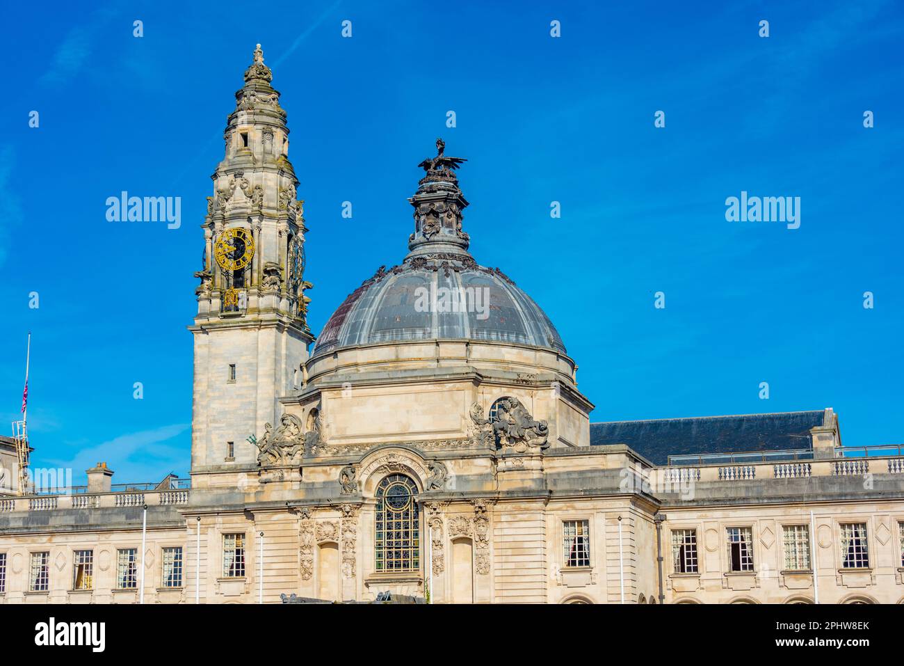 Vue sur l'hôtel de ville de Cardiff au pays de Galles. Banque D'Images