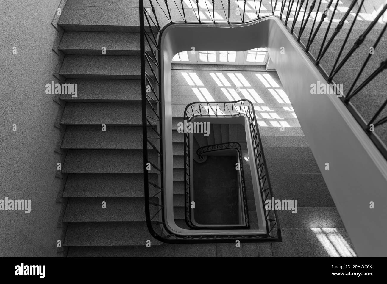 Un escalier en noir et blanc Banque D'Images