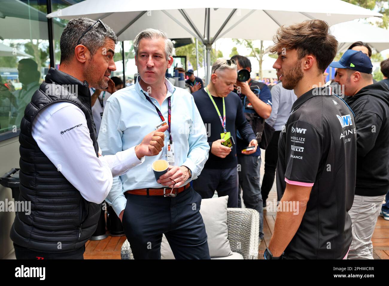 Melbourne, Australie. 30th mars 2023. Michael Masi (AUS) V8 Président de la Commission Supercars (à gauche) avec Pierre Gasly (FRA) Alpine F1 Team (à droite). 30.03.2023. Championnat du monde Formula 1, Rd 3, Grand Prix d'Australie, Albert Park, Melbourne, Australie, jour de préparation. Le crédit photo doit être lu : images XPB/Press Association. Crédit : XPB Images Ltd/Alamy Live News Banque D'Images