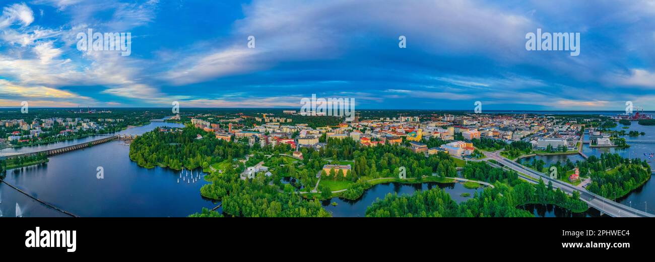 Vue panoramique sur la ville finlandaise d'Oulu. Banque D'Images