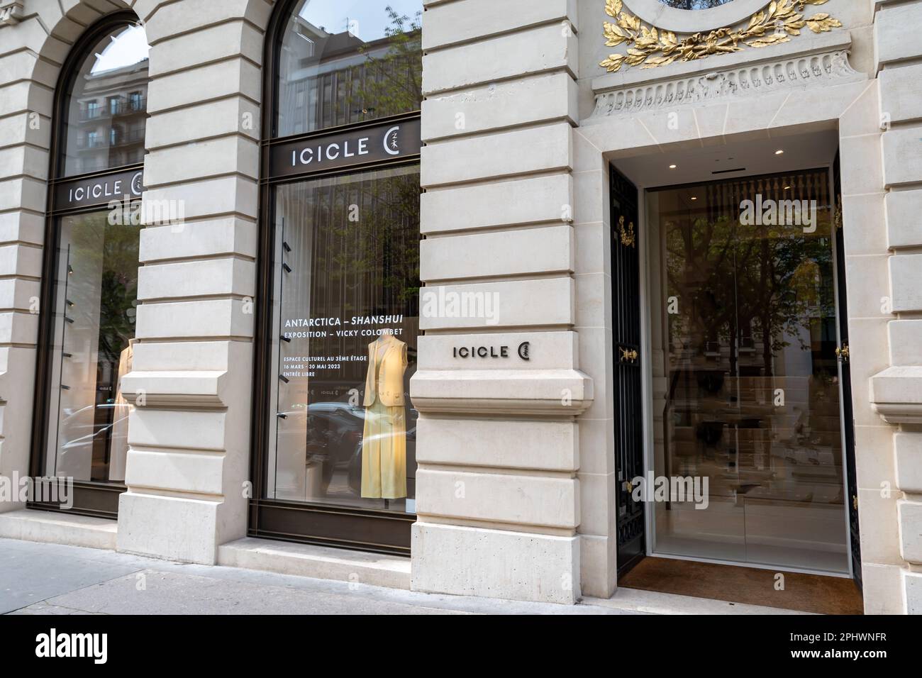 Vue extérieure d'un magasin Icicle, une marque chinoise de vêtements naturels et durables Banque D'Images