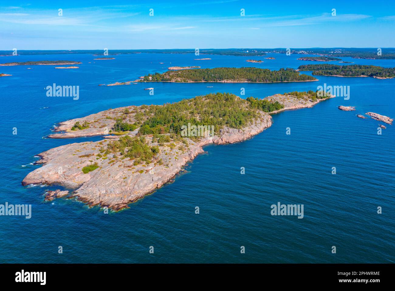 Îlots Rocheuses formant l'archipel des Aland en Finlande. Banque D'Images