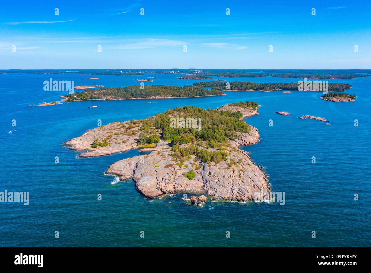 Îlots Rocheuses formant l'archipel des Aland en Finlande. Banque D'Images
