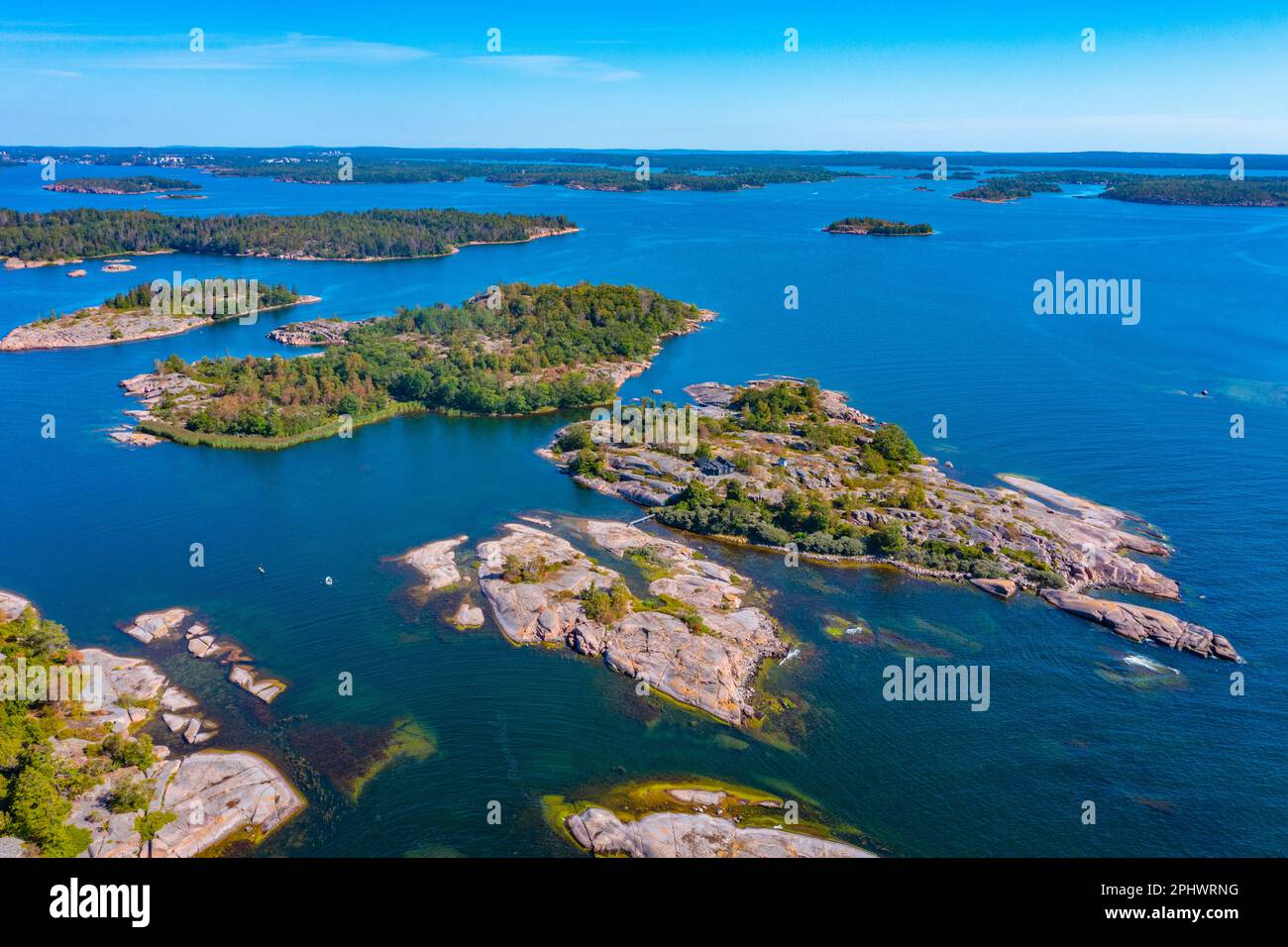 Îlots Rocheuses formant l'archipel des Aland en Finlande. Banque D'Images
