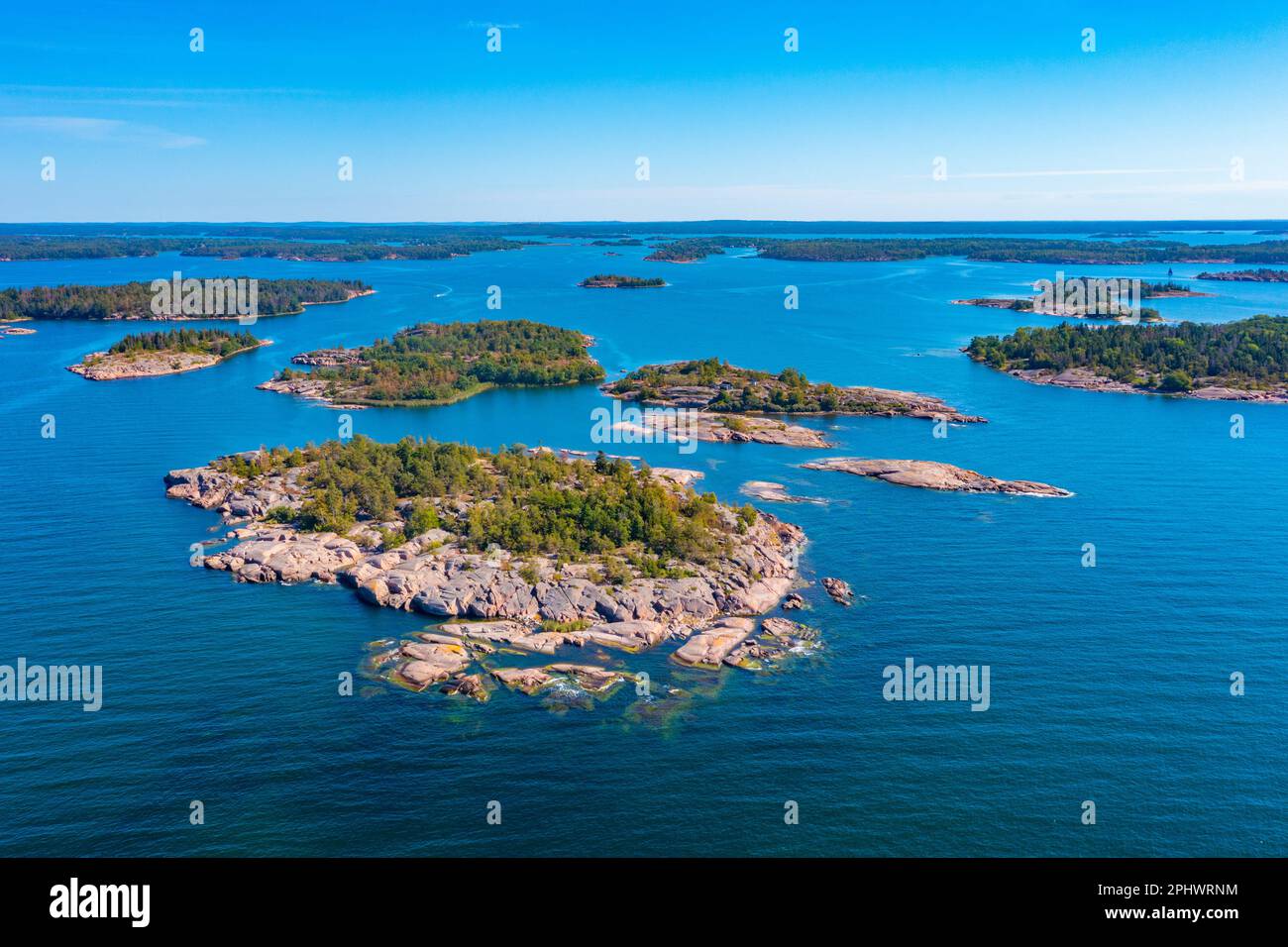 Îlots Rocheuses formant l'archipel des Aland en Finlande. Banque D'Images