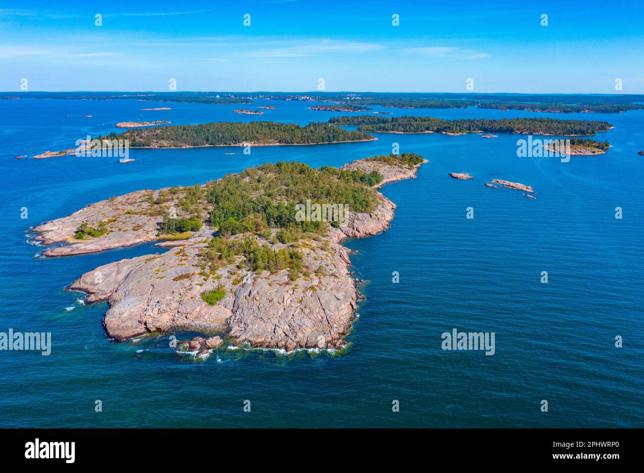 Îlots Rocheuses formant l'archipel des Aland en Finlande. Banque D'Images