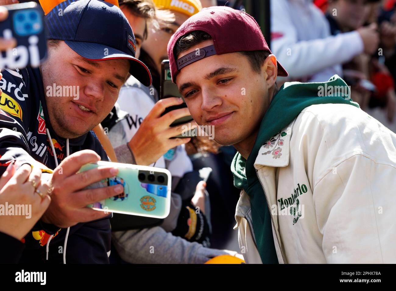 Circuit du Grand Prix de Melbourne, Melbourne, Victoria, Australie : 30th mars 2023 : Grand Prix de Formule 1 d'Australie : jour d'arrivée et d'inspection : Lando Norris, pilote de McLaren numéro 4, arrive pour la Formule 1 d'Australie Banque D'Images