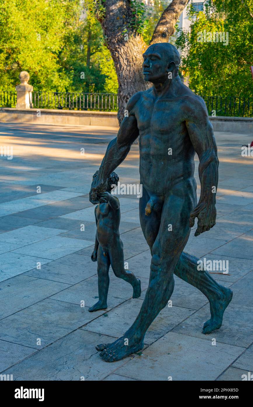 Statue de l'évolution humaine dans la ville espagnole de Burgos. Banque D'Images