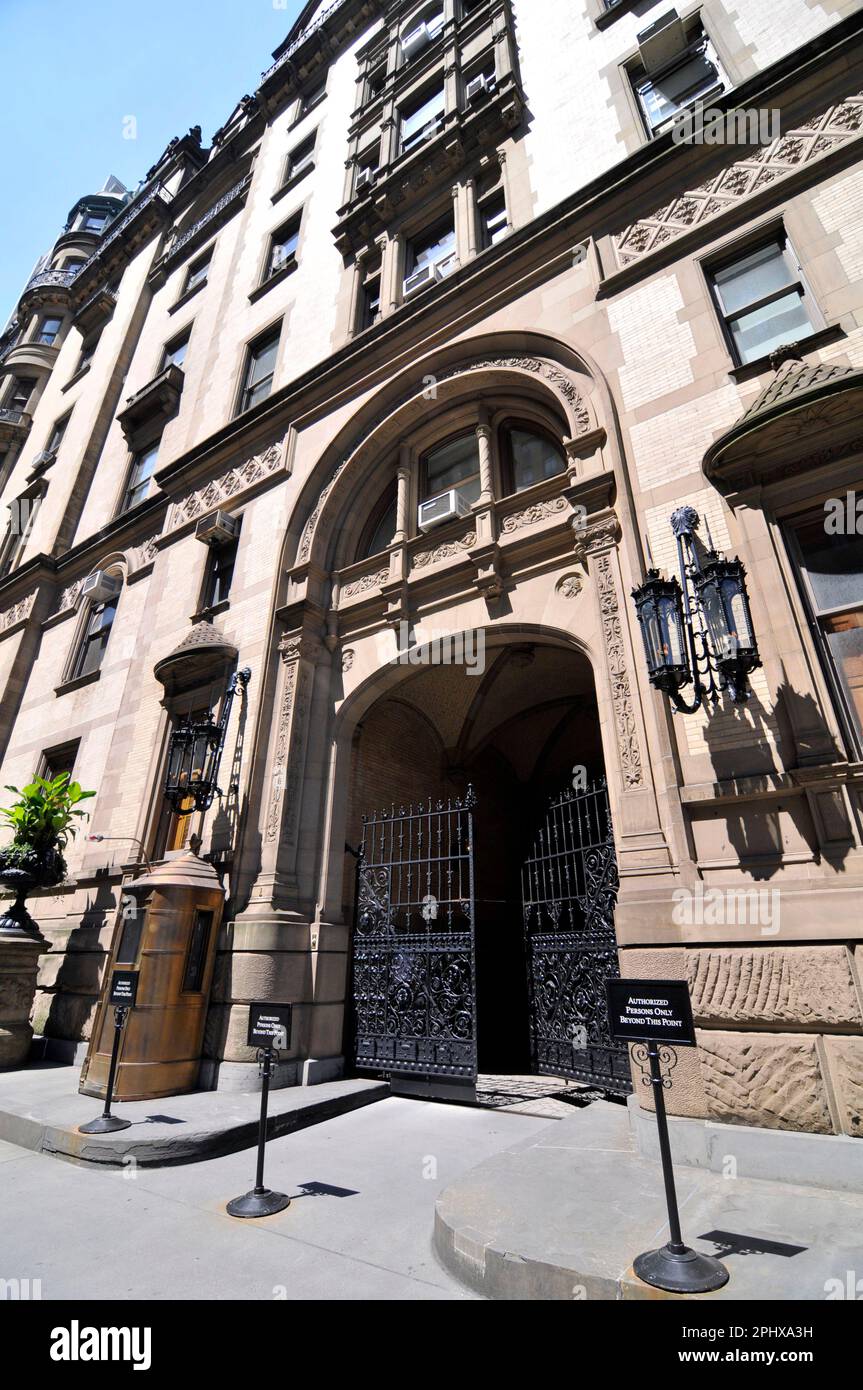 Le bâtiment Dakota dans l'Upper West Side de Manhattan à New York, NY, États-Unis. Banque D'Images Le bâtiment Dakota dans l'Upper West Side de Manhattan à New York, NY, États-Unis. Banque D'Images