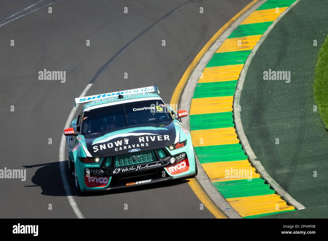 Melbourne, Australie, 30 mars 2023. James Courtney (5) à bord de Tickford Racing pendant le Grand Prix de Formule 1 australien sur 30 mars 2023, au circuit du Grand Prix de Melbourne à Albert Park, en Australie. Crédit : Dave Helison/Speed Media/Alamy Live News Banque D'Images