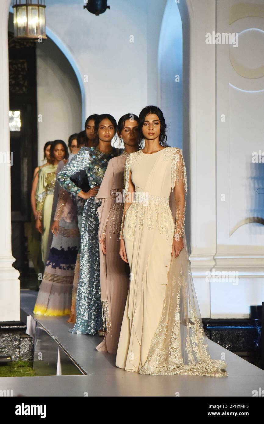 Colombo, Sri Lanka. 29th mars 2023. Des modèles présentent des créations pendant la semaine de la mode à Colombo, Sri Lanka, 29 mars 2023. Credit: Gayan Sameera/Xinhua/Alay Live News Banque D'Images