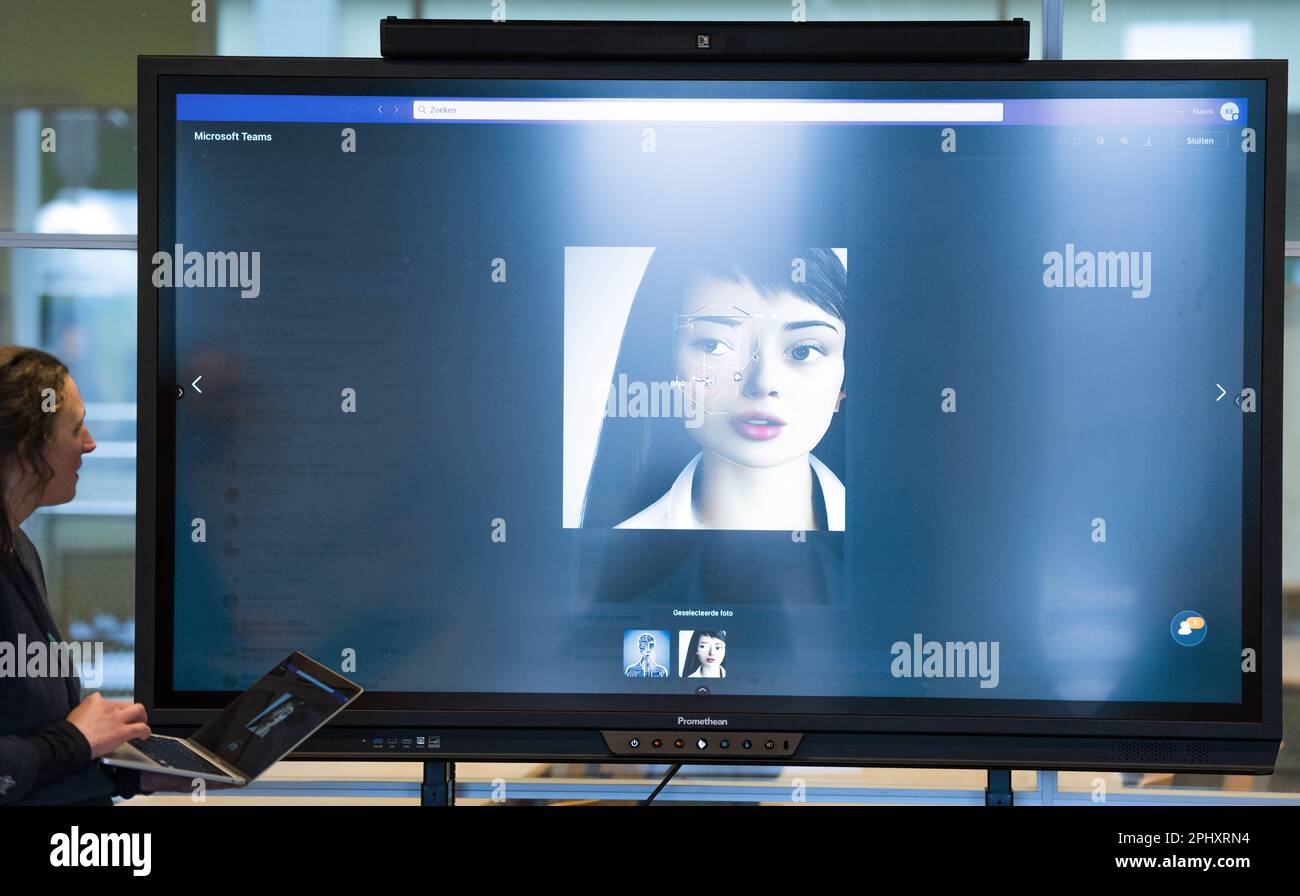 UTRECHT - les élèves au cours d'une leçon sur l'intelligence artificielle à l'école de X11 à Utrecht. ANP FREEK VAN DEN BERGH pays-bas hors - belgique hors Banque D'Images