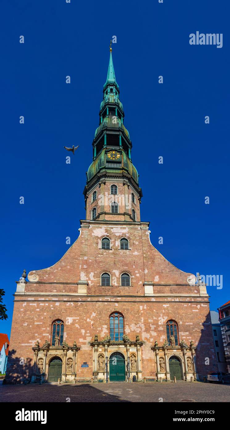 Église Saint-Pierre à Riga, capitale lettone. Banque D'Images