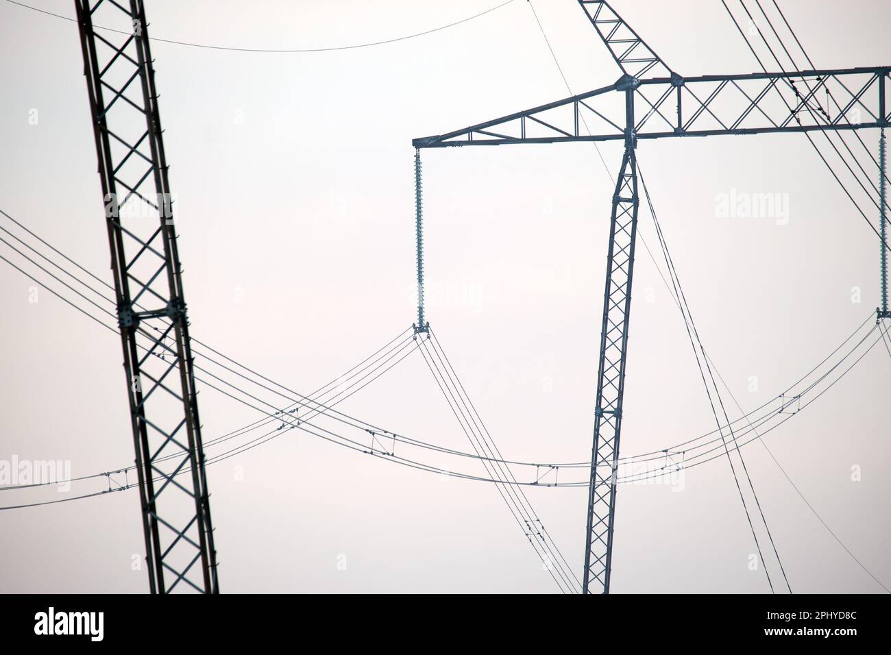 Ligne électrique haute tension avec séparateur d'isolation des fils — free download