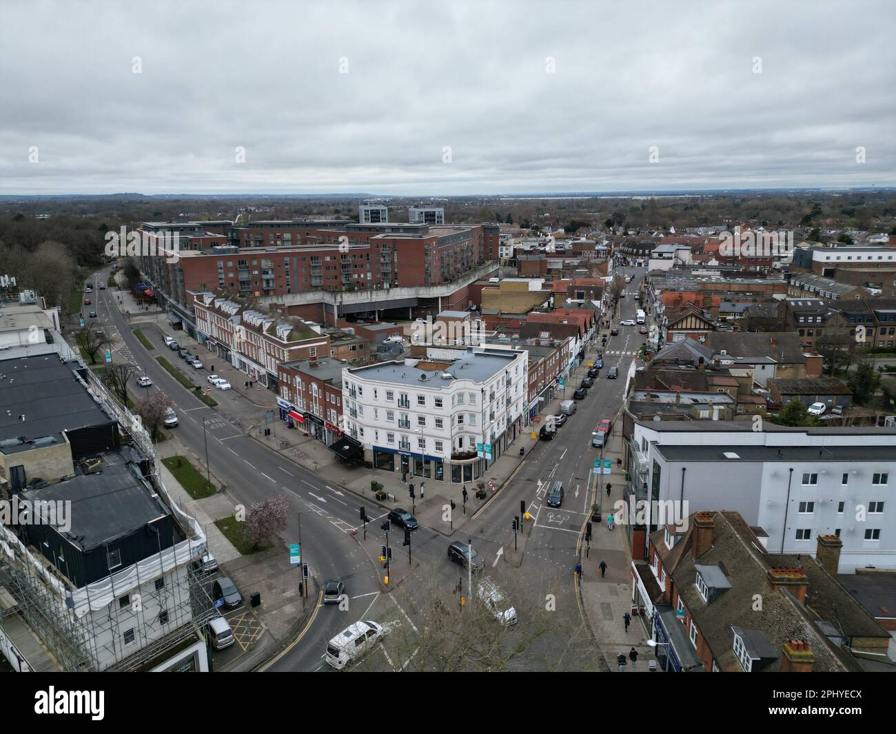 Walton on Thames Town centre Surrey UK drone vue aérienne Banque D'Images