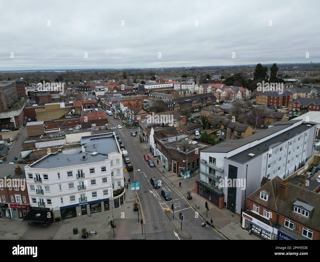 Walton on Thames Town centre Surrey UK drone vue aérienne Banque D'Images