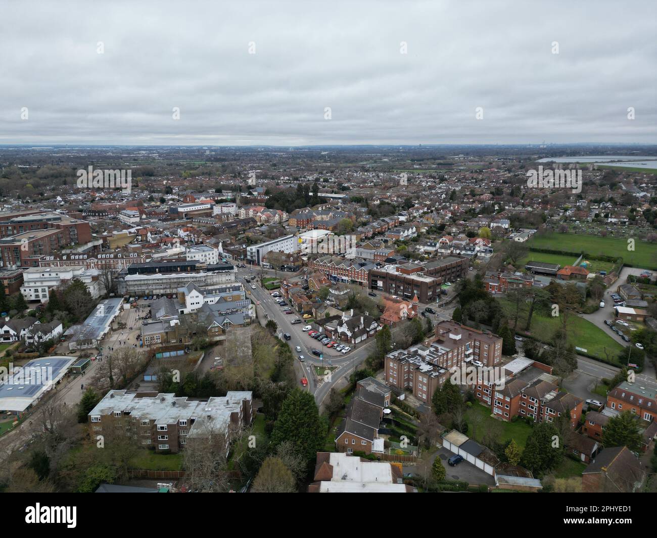 Walton on Thames Town centre Surrey UK drone vue aérienne Banque D'Images