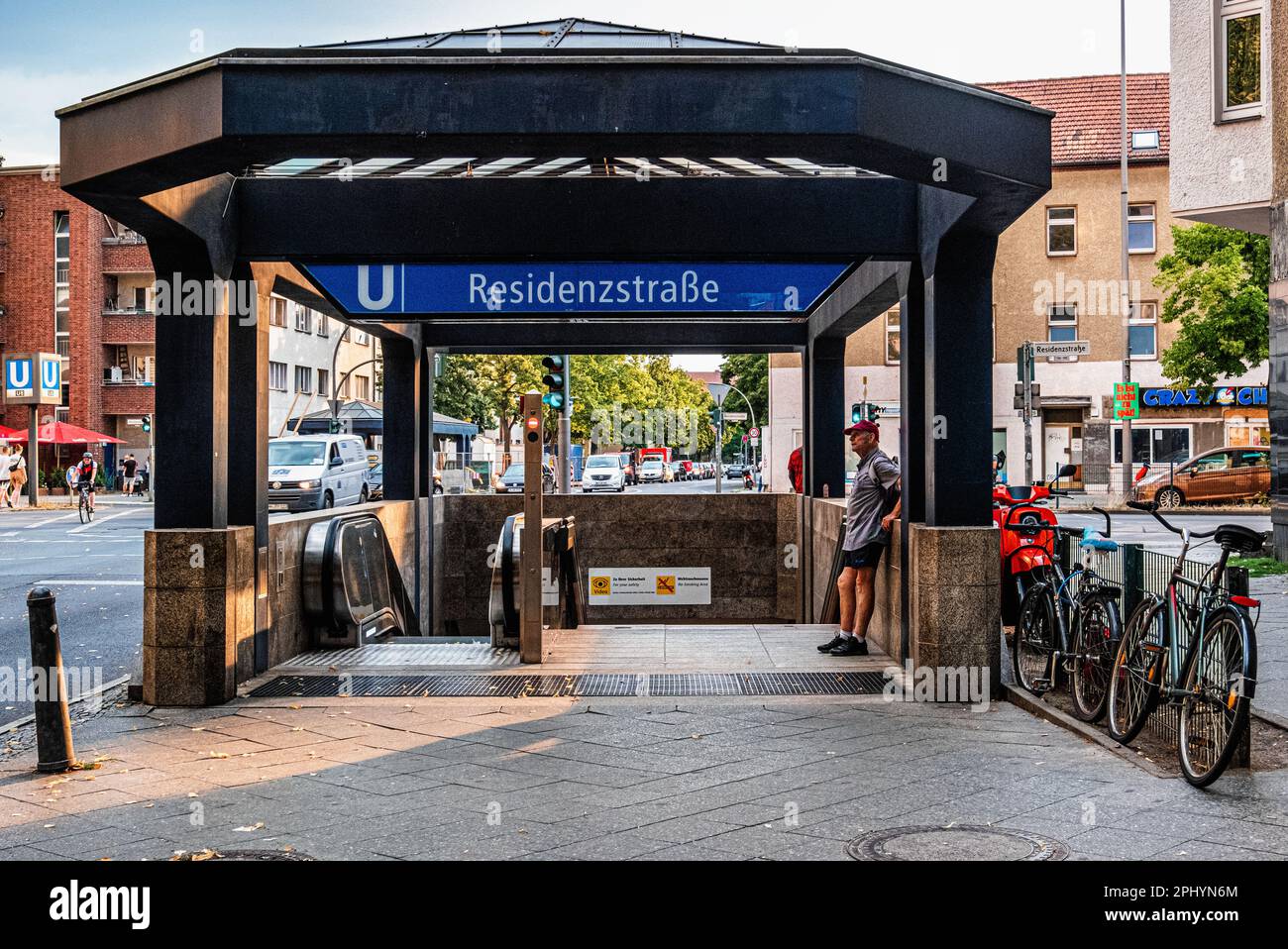 Entrée de la gare de U-Bahn de la Residenzstraße sur la ligne U8. Reinickendorf,Berlin,Allemagne Banque D'Images