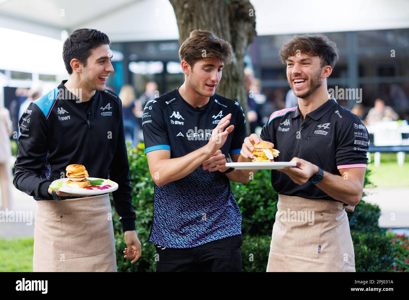 Albert Park, 30th mars 2023 Esteban Ocon (FRA) de l'équipe Alpine, Jack Doohan et Pierre Gasly (FRA) de l'équipe Alpine dans le paddock lors du Grand Prix australien de Formule 1 2023. Corleve/Alay Live News Banque D'Images