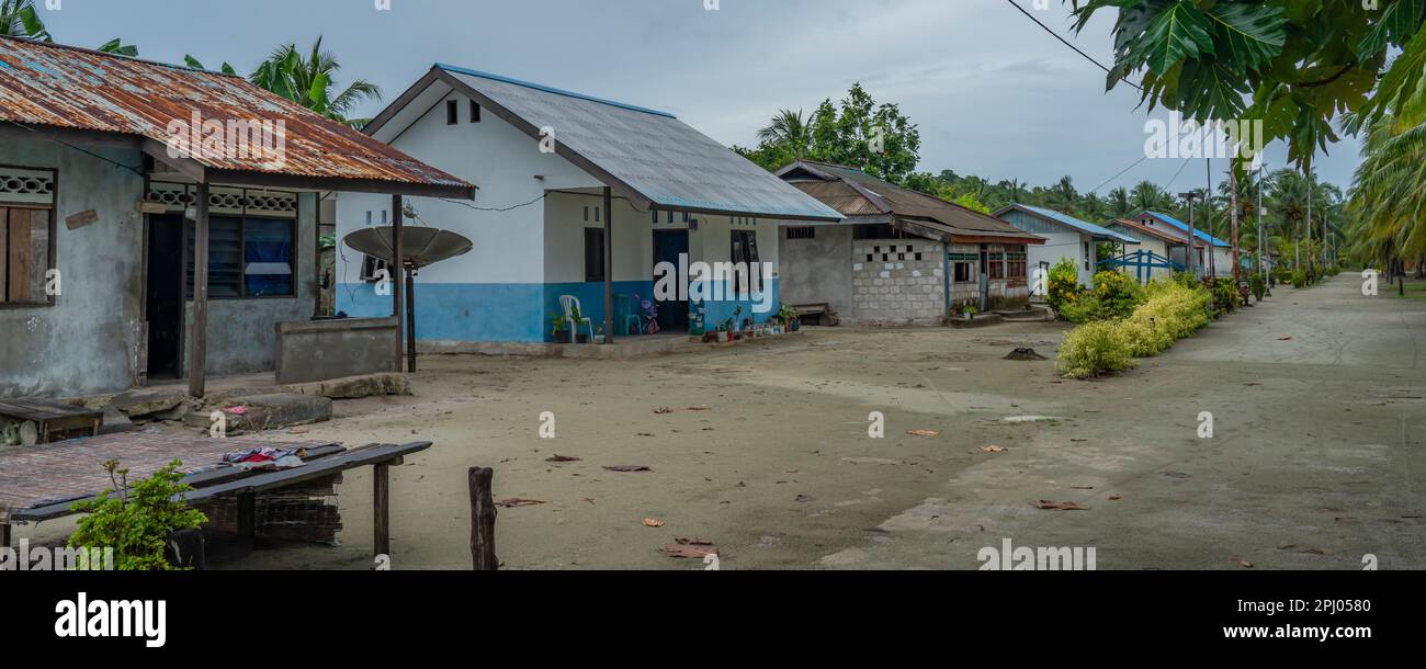 Une des rues de l'île de Fam avec des maisons, Raja Ampat, Papouasie occidentale, Indonésie Banque D'Images