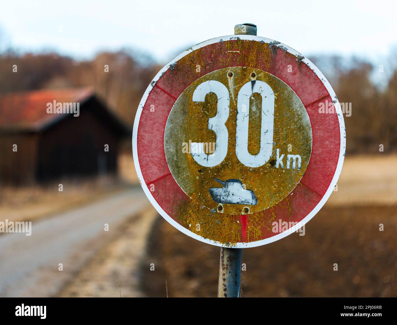 Panneau de signalisation, passage interdit pour les chars, photo symbole, Muensingen, Bade-Wurtemberg, Allemagne Banque D'Images