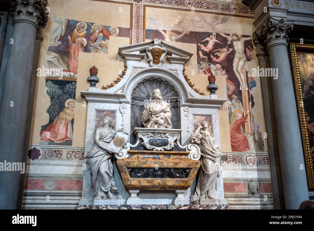 Tombeau de Michel-Ange conçu par Giorgio Vasari à Santa Croce, Florence Banque D'Images